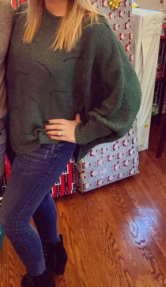 Women's Oversized Boutique Sweater Size Medium - Image 6