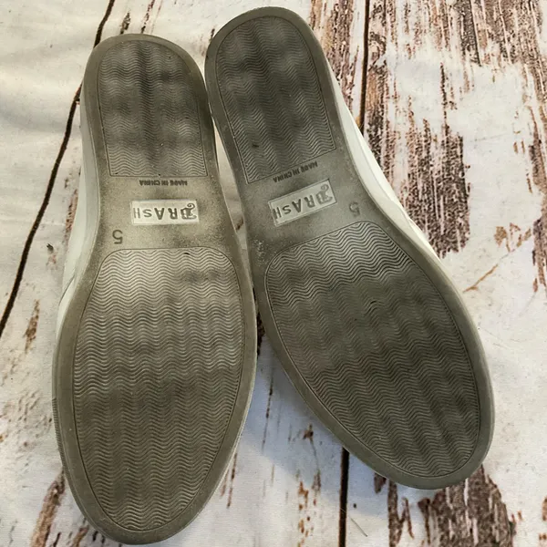 BRASH GOLD STAR‎ WHITE SLIP ONS - Image 3