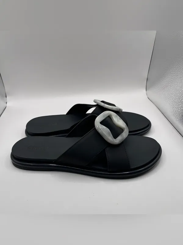 OluKai La'i Slide Sandal lava rock size 8 flip flop black sandal women’s - Image 5