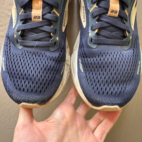 Brooks Adrenaline GTS 23 Sneakers - Image 7