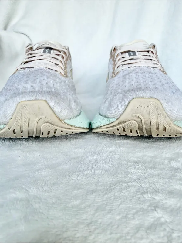 Brooks Hyperion Womens 8 Shoes Beige Running Racing Walking Gym 1203961B419 - Image 12
