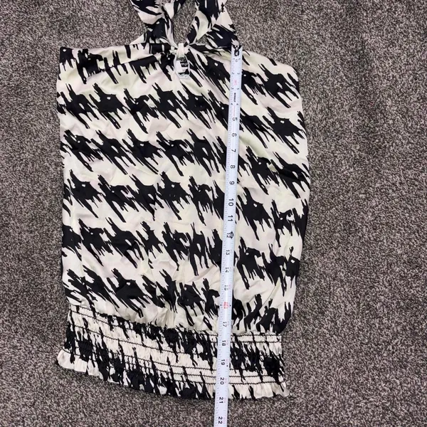 Contemporary white and black houndstooth halter top medium - Image 5