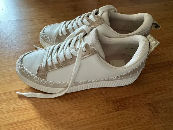 Dolce Vita Sneakers Size 7 - Image 3