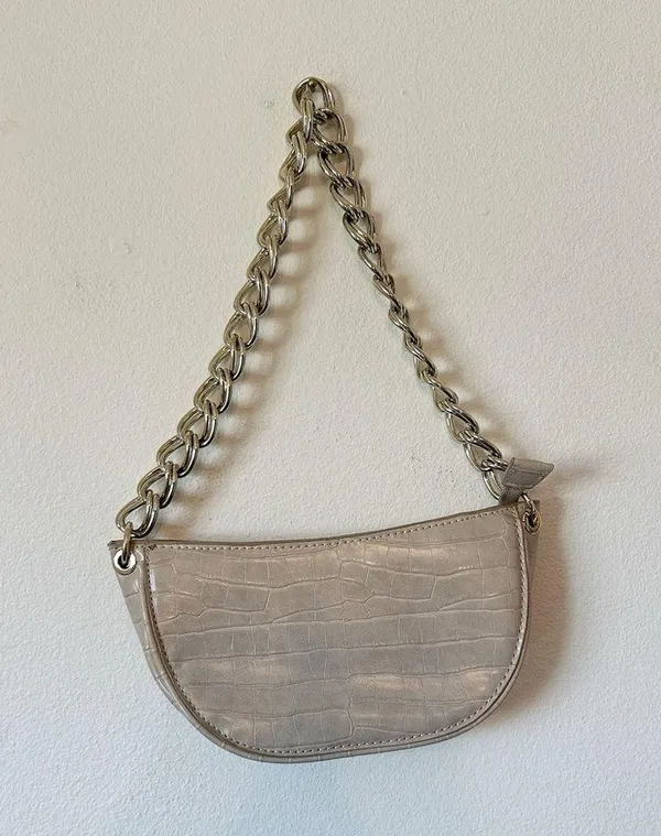 Zara Small Cream Shoulder Bag with Gold Chain Strap - Image 4