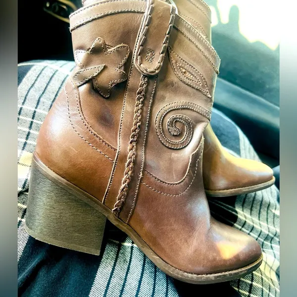 Carlos Santana Women's Austin Boot Dark Brown Size 7.5 - Image 3