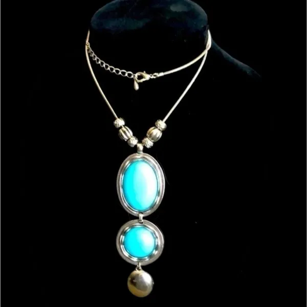 70s inspired Fashion long necklace w faux turquoise stones - Image 2