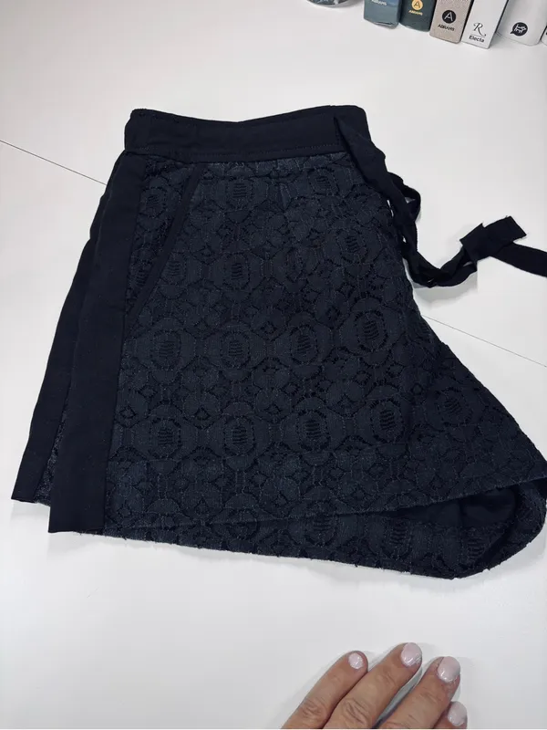 Ann Taylor LOFT Black Lace Overlay Drawstring Shorts EUC Size 2 - Image 10
