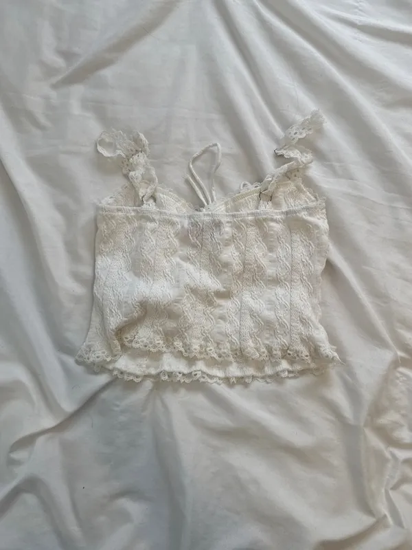 Edikted White Lace Crop Tank Top - Image 3