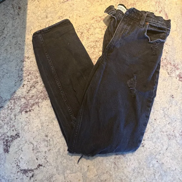 Abercrombie 90’s Straight Ultra High Rise Black Distressed Women's Jeans - Image 4
