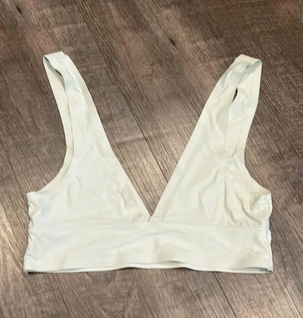 Urban outfitters brawl let with plunging neckline - Image 3