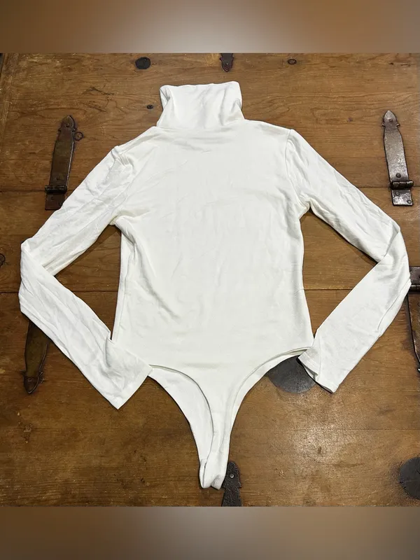 Naked Wardrobe Ivory Turtleneck Long Sleeve Stretch Bodysuit Size Medium - Image 4