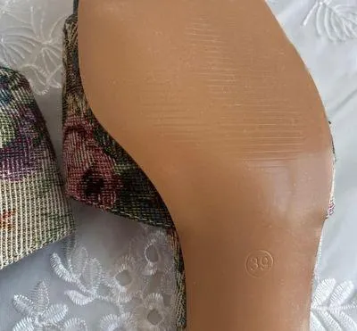 Vintage Canvas Heels  - Image 5