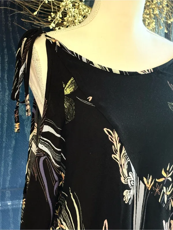 Free People asymmetrical floral print Black Floral Cold-Shoulder Tunic Size S - Image 13