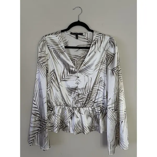 White House | Black Market Satin Feel Peplum Blouse Palm Print Bell Sleeve Boho Coastal Ivory Size M - Image 4
