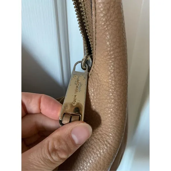 Michael Kors Rhea zip Shoulder Bag 100% leather in Suntan beige tan hobo - Image 5