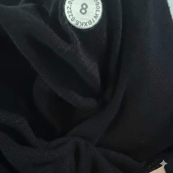 Lululemon Scuba High-Rise Short 5"- size 8- in black - Image 4