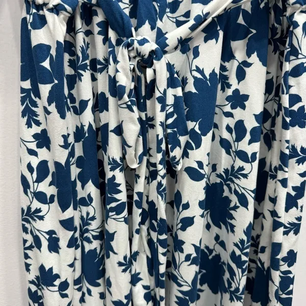 Navy and White Floral Knit V Neck Short Sleeve Dress by Acting Pro Size 1X - Image 7