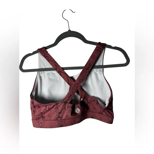 Running Girl Snake Print Sports Bra Women’s Size M Burgundy Black‎ Activewear - Image 5