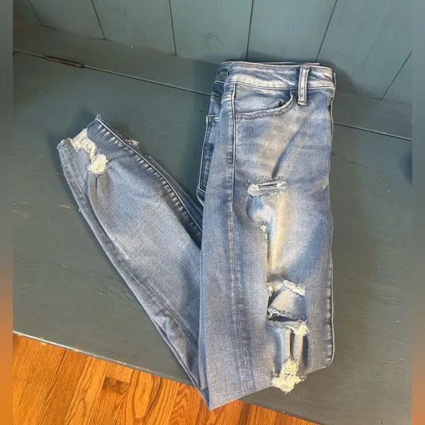 American Eagle Outfitters Light Blue Distressed Skinny Jeans | Size 4 - Image 9
