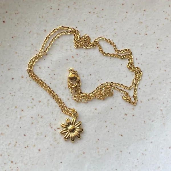 Handmade cute retro cottage fairy style gold tone mini flower necklace 🌼 - Image 5