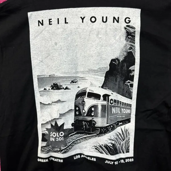 Neil Young In Concert Tour Tshirt size XL - Image 4