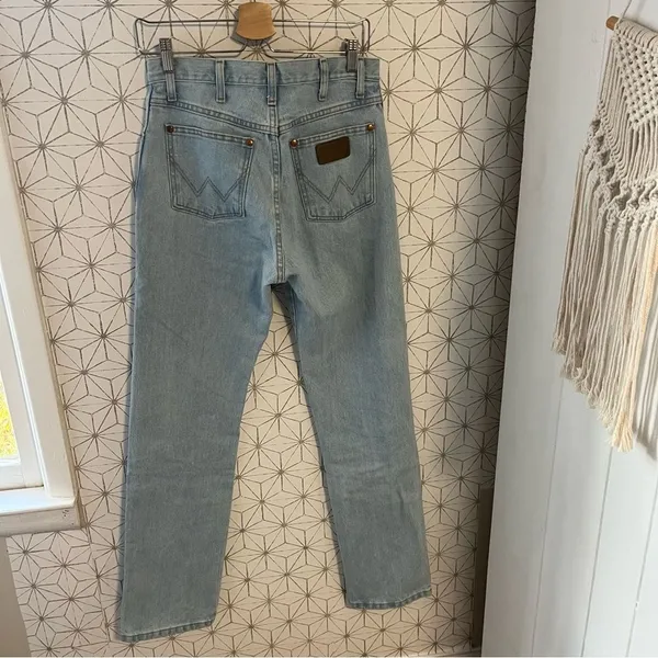 Wrangler Light Wash High Rise Straight Fit Jeans - Image 4