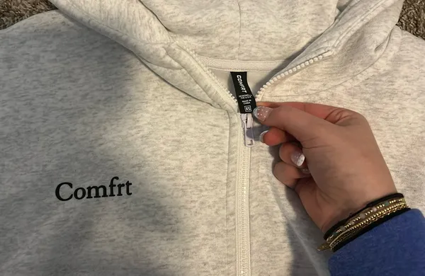 Comfrt Cloud zip hoodie - Image 3