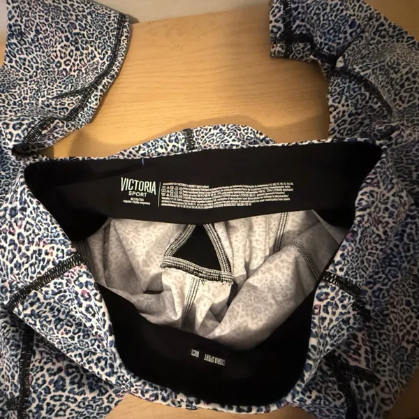 Victoria's Secret Blue and White Patterned Leggings - Image 6