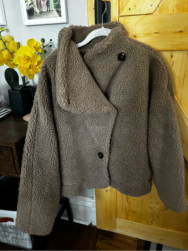 LUSH‎ "Toffee" Teddy Sherpa Faux Fur Cropped Moto Jacket - Size M - Image 2