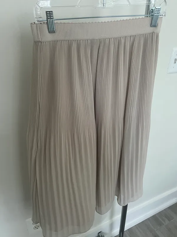 Womens Champagne Midi Length Pleated Skirt In Size Small - Image 2