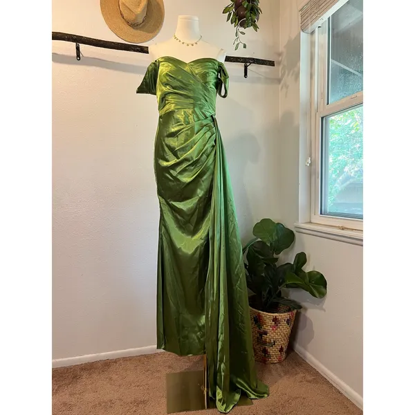 Off Shoulder Green Formal Glam Gala Prom Special Event Dress Size 4 NEW - Image 15