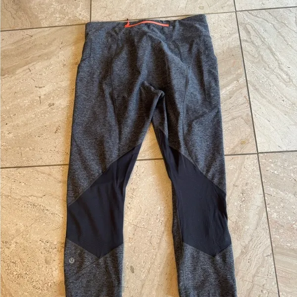 Lululemon Gray Leggings 21" crops no flaws size 10 - Image 2