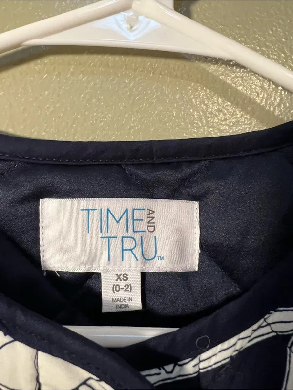 Time and Tru Womens Sz XS 0-2 Quilted Jacket Navy Blue White Floral Gold Buttons - Image 11