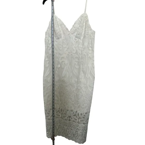 Bardot white lace midi dress Scalloped Vneckline with afitted sheath silhouette. - Image 13