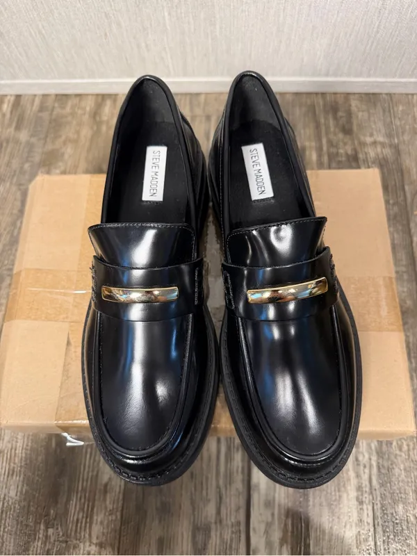 Steve Madden Black Leather Lug Sole Penny Loafers with Gold Hardware Size 10 - Image 7