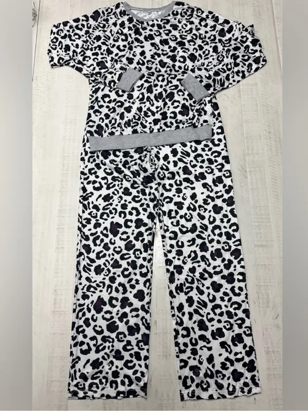 Leopard Print Women's Pajama Set - Image 2