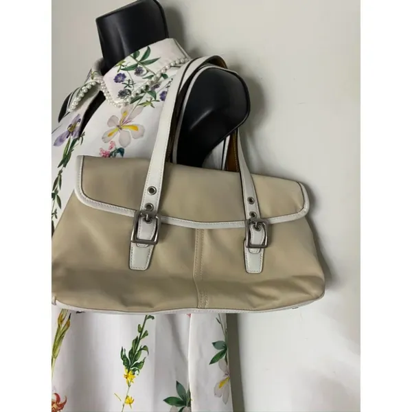 COACH Small Handbag Tan White Shoulder Travel Bag - Image 9