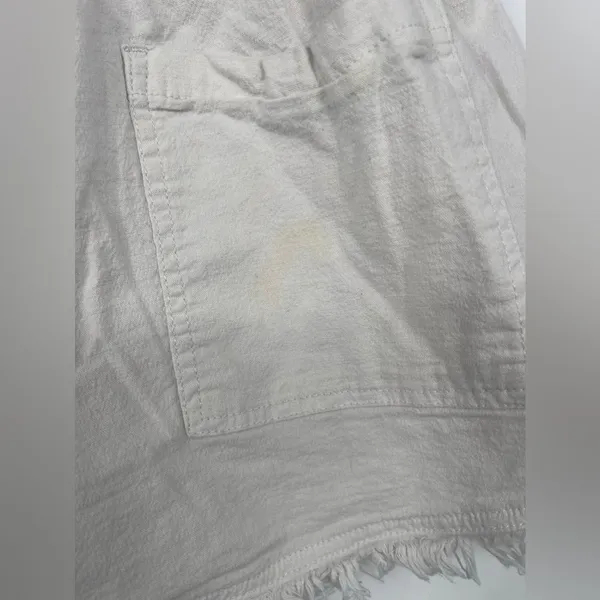 White Womans‎ shorts size small please see flaw stain in pic - Image 4