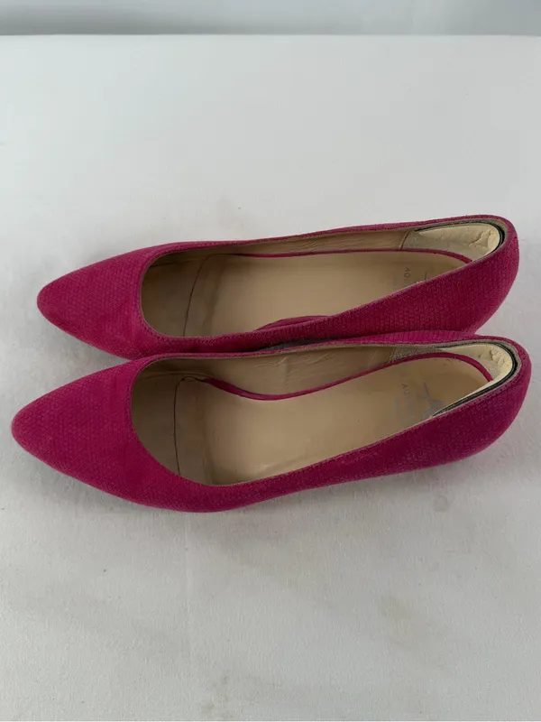 Aquatalia Embossed Suede Pointed Toe Block Heel Pumps‎ in Fuchsia Pink Size 6 - Image 2