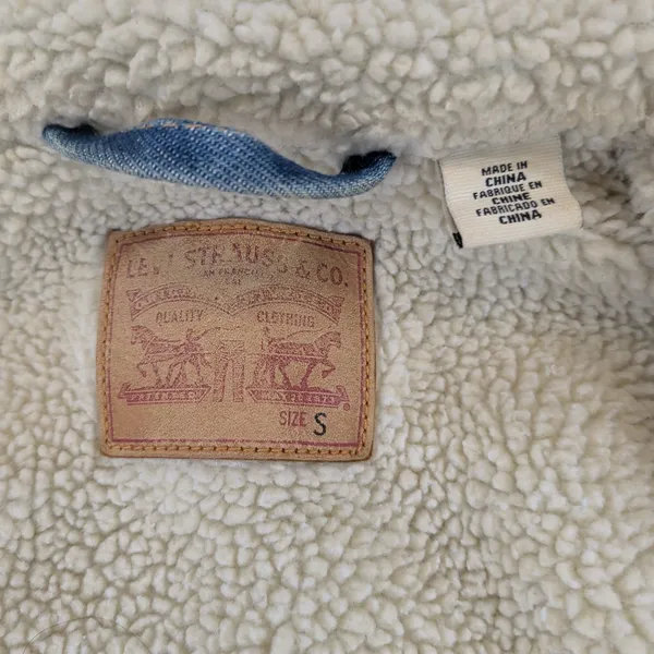 Levis Womens Sherpa Trucker Jacket Light Wash Blue Denim Faux Fur Small Classic - Image 3