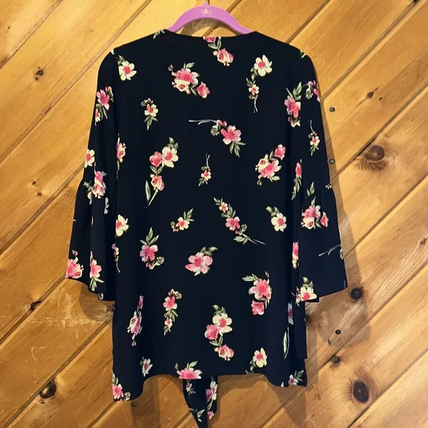 Pleione Dark navy blue and pink floral tie front flare sleeve blouse - Image 4