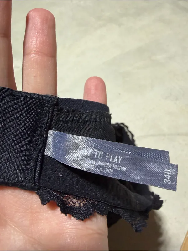 Aerie day to play Black Lace Unlined plunge bra 34D - Image 2