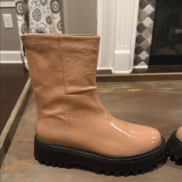 Seychelles Patent Leather Lug Sole Boots Tan Size 8‎ NIB Modern Neutral - Image 3