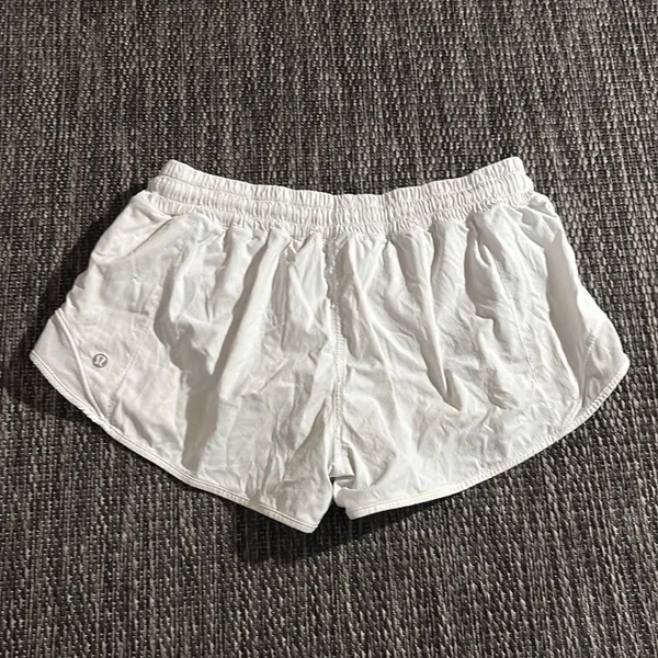 Lululemon Hotty Hot Short II *2.5" Swift Size 10 - Image 2