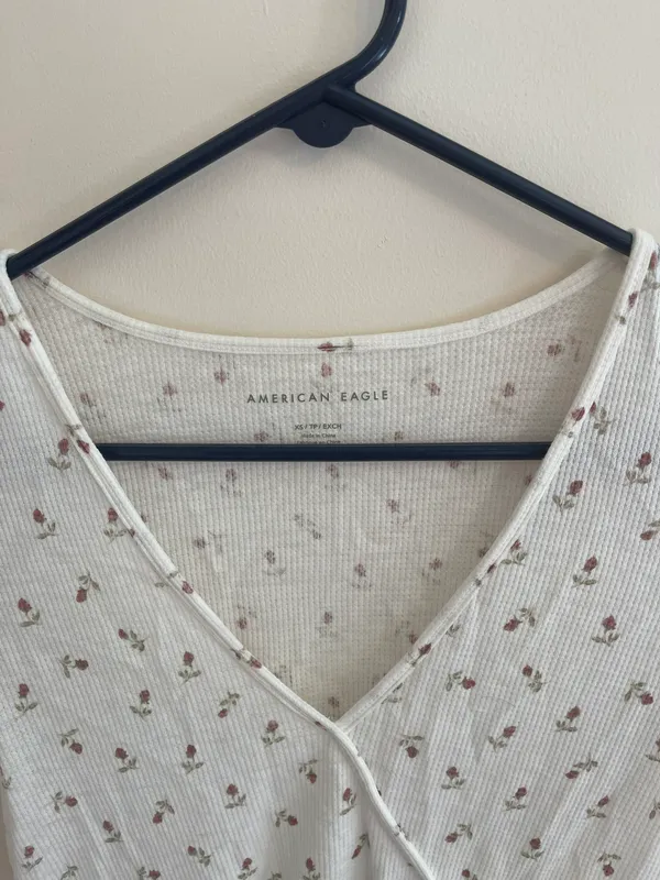 American Eagle Floral V Neck Top - Image 2