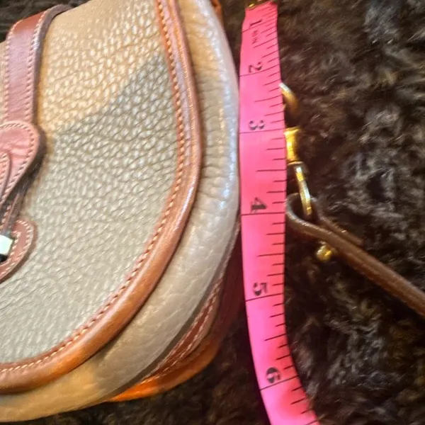Vintage Dooney & Bourke Taupe all Leather crossbody bag - Image 12