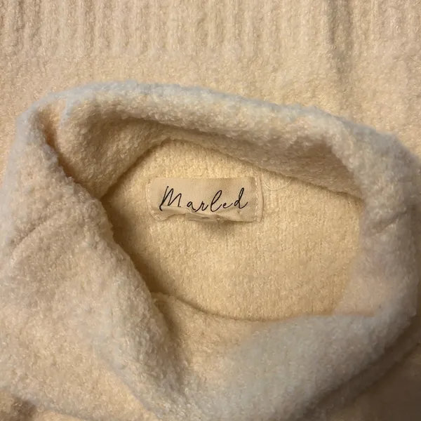 Women’s Marled White Sweater Size S Excellent PreOwned Condition - Image 3