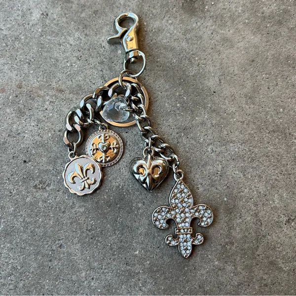 Kathy Van Zeeland Vintage Floating Hearts Keyring/Purse Charm Silver Tone - Image 2
