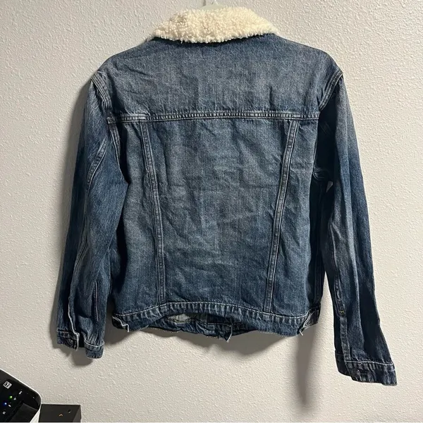 Good American Shearling Collar Denim Trucker Jacket - Image 8