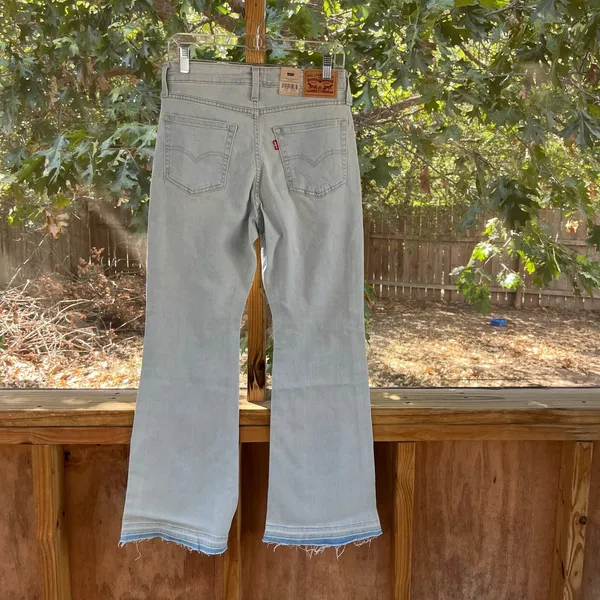 Levi’s Women's 726 High Rise Flare Jeans Light Wash Size 29/30. NEW! - Image 2